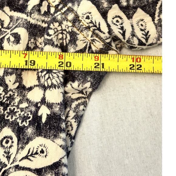 Rebecca Malone Floral Denim Blue & White Button Woman’s Blouse Shirt L Excellent - Picture 9 of 11